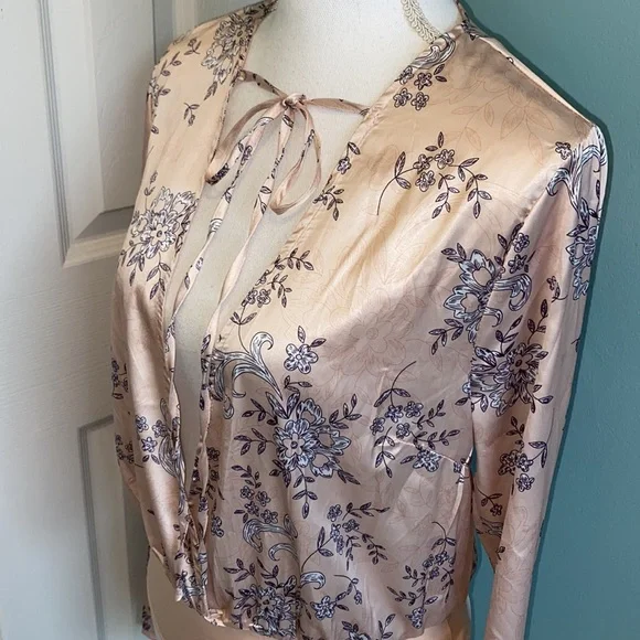 MISGUIDED Satin Floral Bodysuit-Blush - Picture 4 of 14